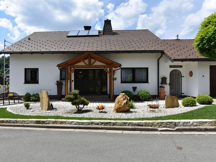 Ferienwohnung für 2 Personen, mit Balkon und Terrasse sowie Garten