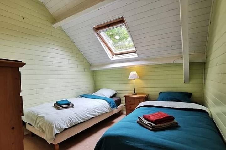 Location de vacances pour 8 personnes, avec jacuzzi et piscine ainsi que jardin et terrasse à Plogonnec - 3