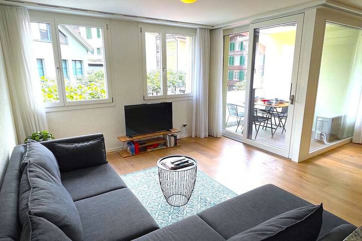 Geheel appartement, Concierge, Modern w Alps Scenic Views by SwissHut in Interlaken, Meer van Thun