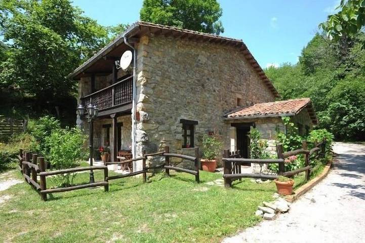 Cottage for 5 people, with garden and balcony - 1