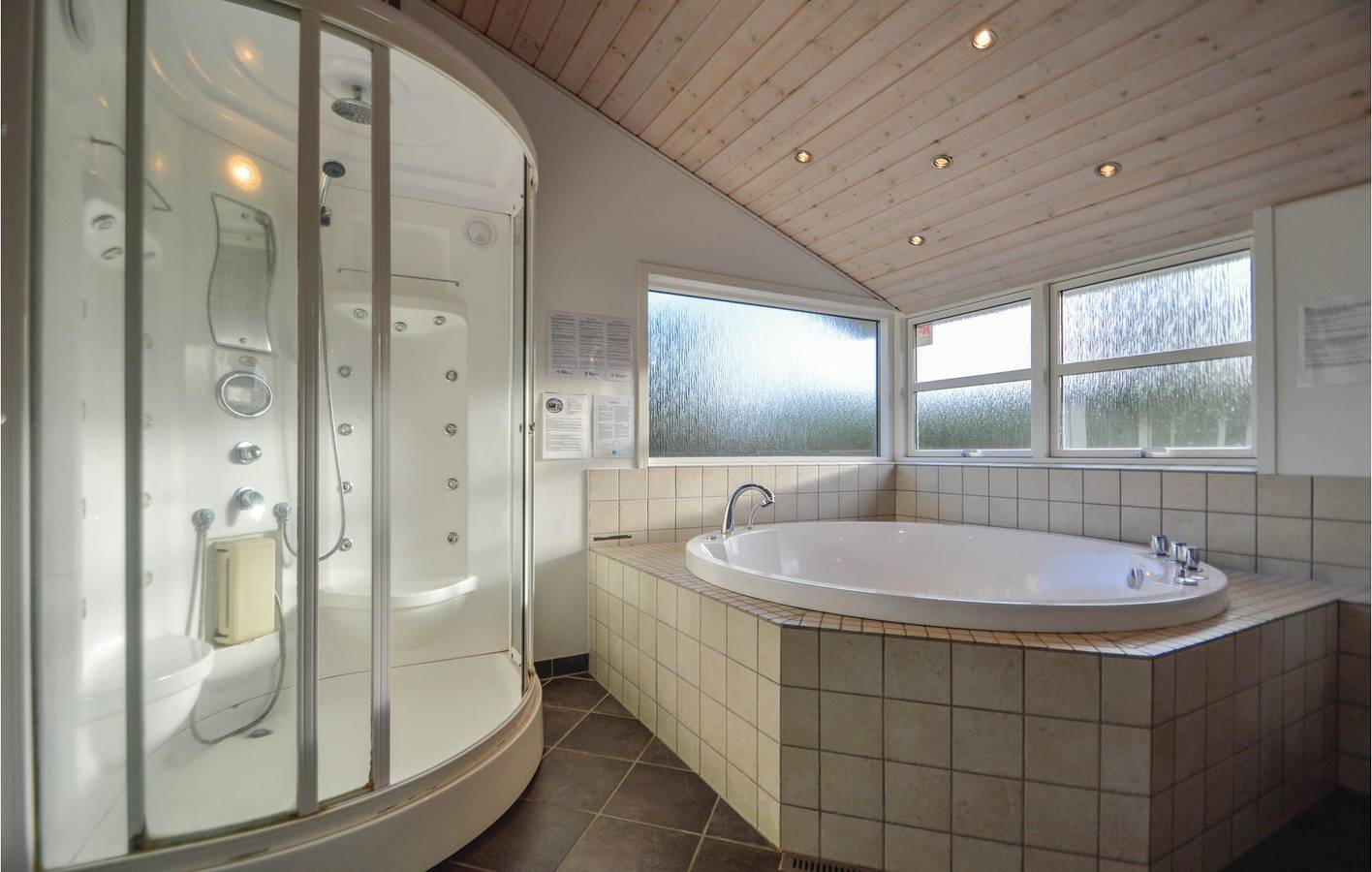 Ferienhaus für 10 Personen mit Whirlpool in Sønderstrand, Tagholm