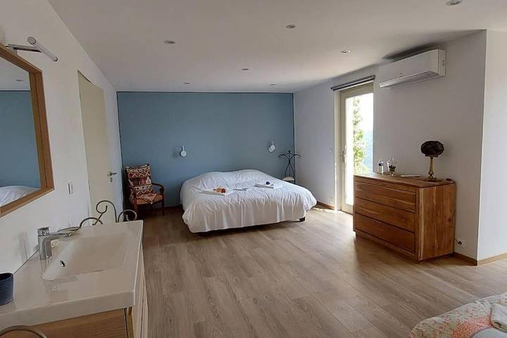 Location de vacances pour 12 personnes, avec jardin ainsi que piscine et vue à Suzette - 3