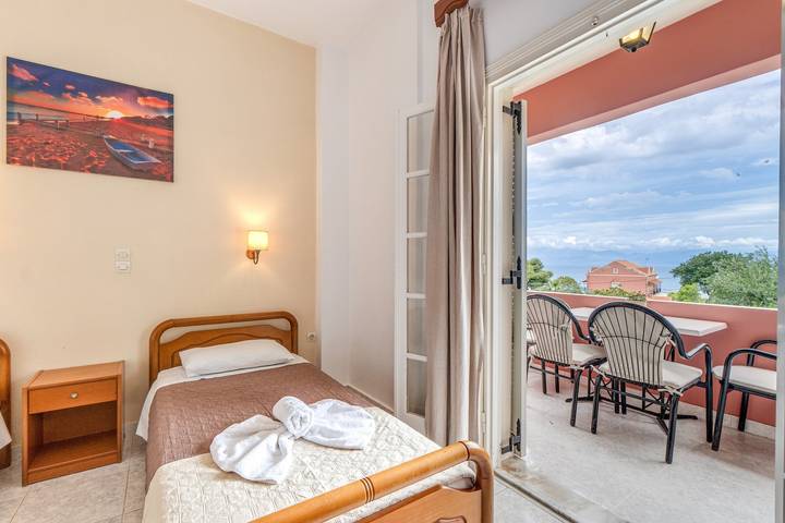 Hel lejlighed, Apartment '3' with Sea View, Wi-Fi and Air Conditioning in Korfu