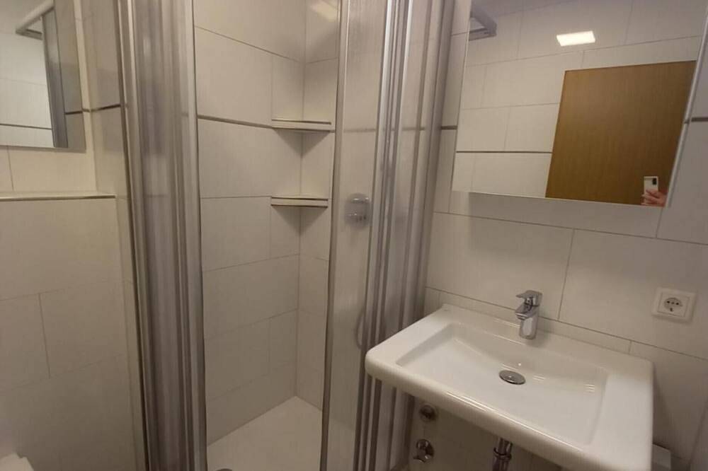 Ganze Wohnung, „Seeappartement Sorpeglück“ mit Panoramaseeblick, Balkon und Swimming-Pool in Langscheid (Sorpesee), Sundern