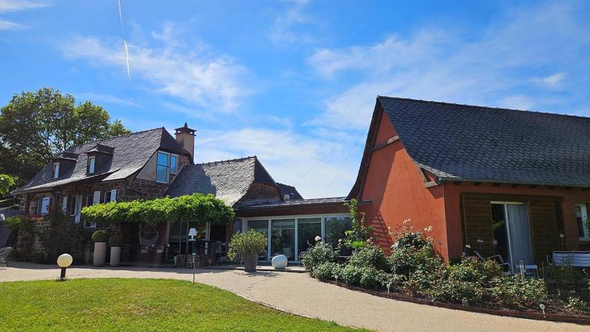 Location de vacances pour 2 personnes, avec vue ainsi que jardin et piscine dans Conques-en-Rouergue - 3