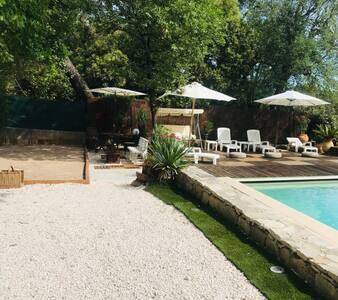 Appartement entier, Studio Apartment in Le Cannet-des-Maures, Région de Draguignan