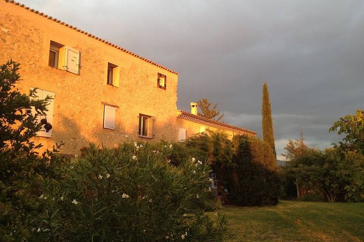 Ferienhaus für 5 Personen, mit Terrasse und Garten sowie Pool