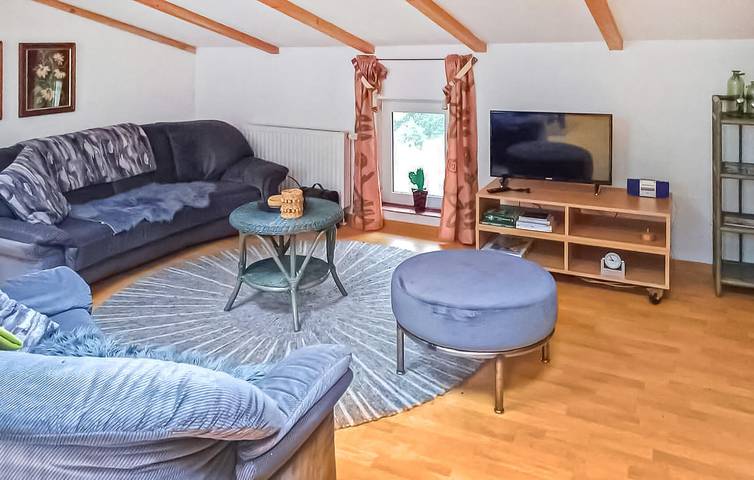 Ganze Ferienwohnung, Gemütlicher Rückzugsort am See mit Gartenterrasse und Parkplatz in Linow, Rheinsberg
