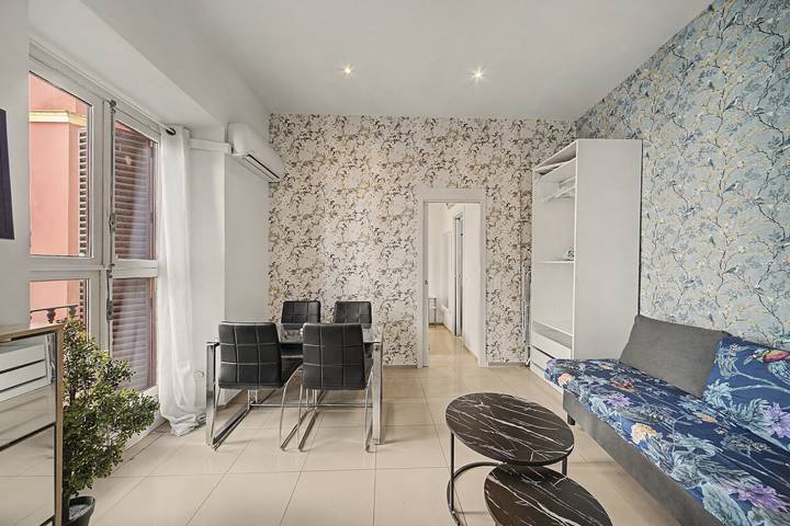 Entire apartment, Central Seville Apartment with Terrace, Balconies, and Prime Location in Casco Antiguo, Sevilla