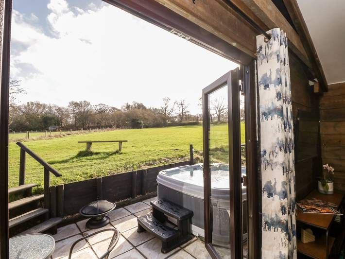 Cottage for 2 people, with Hot tub and Garden in Dorset