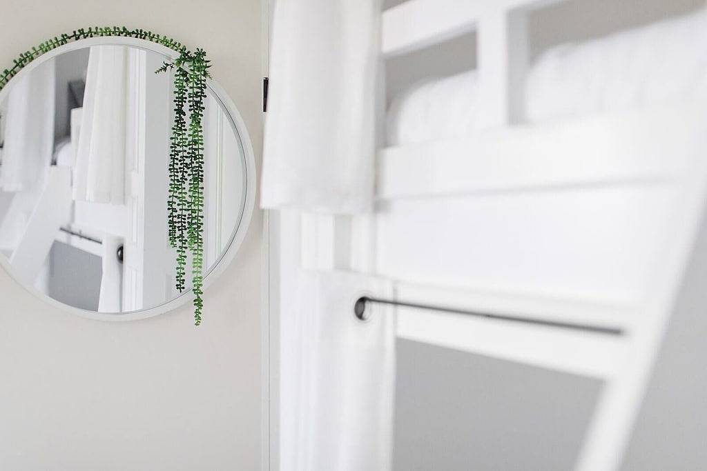 Executive Luxury heritage home with lake views minutes from shops, beach & ski! in Nelson, Whitewater Ski Resort