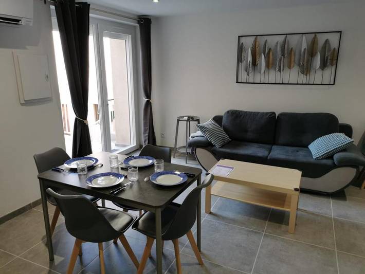 Gîte pour 4 personnes, avec jacuzzi ainsi que sauna et balcon, animaux acceptés à Renaison - 2