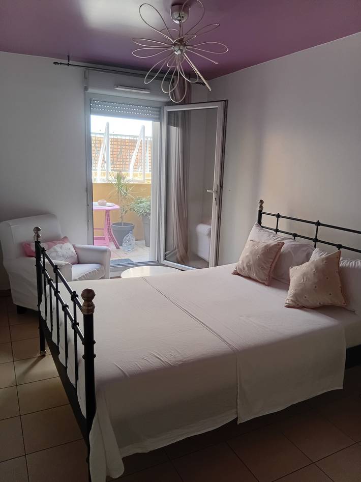 Apartamento entero, Apartamento 'Le Village' con terraza privada, balcón y wifi in Marsella, Marsella region