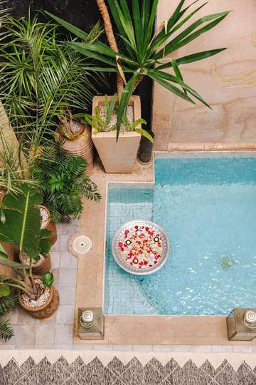 Chambre d’hôte pour 2 personnes, avec terrasse ainsi que sauna et piscine dans Palais de la Bahia