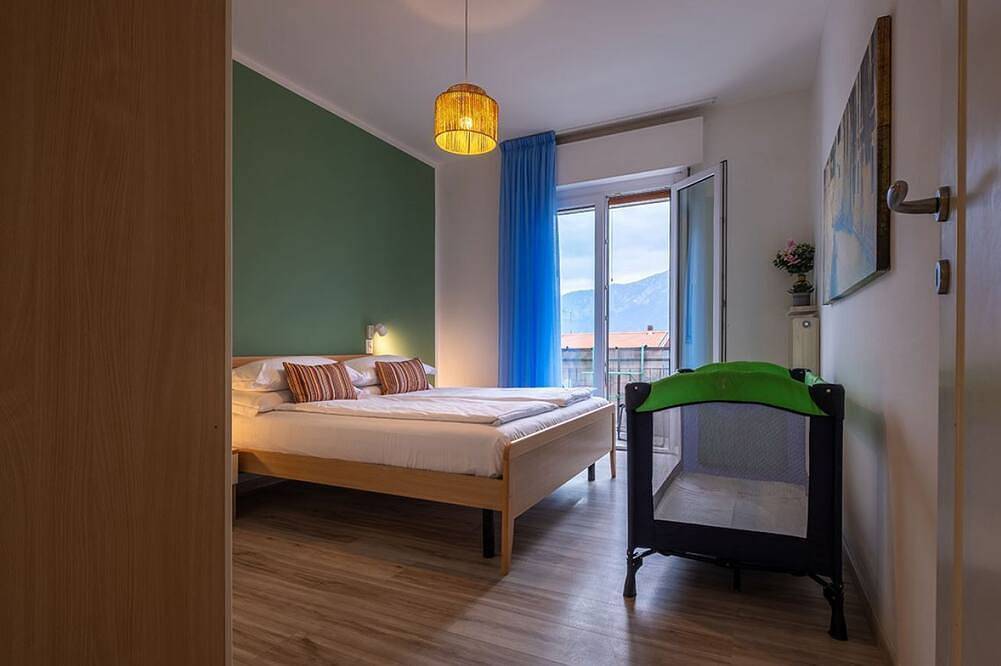Ganze Wohnung, Renovated flat, Aircon, lake view, double shower in Castelletto di Brenzone, Brenzone