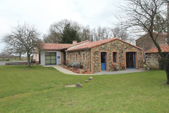 Gîte pour 8 personnes, avec jardin à Mouzillon
