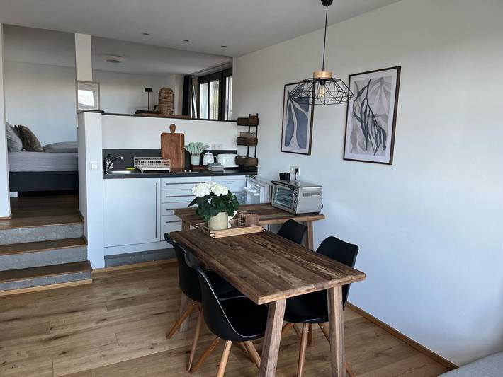 Ferienwohnung für 2 Personen, mit Balkon und Garten sowie Seeblick in Untersee