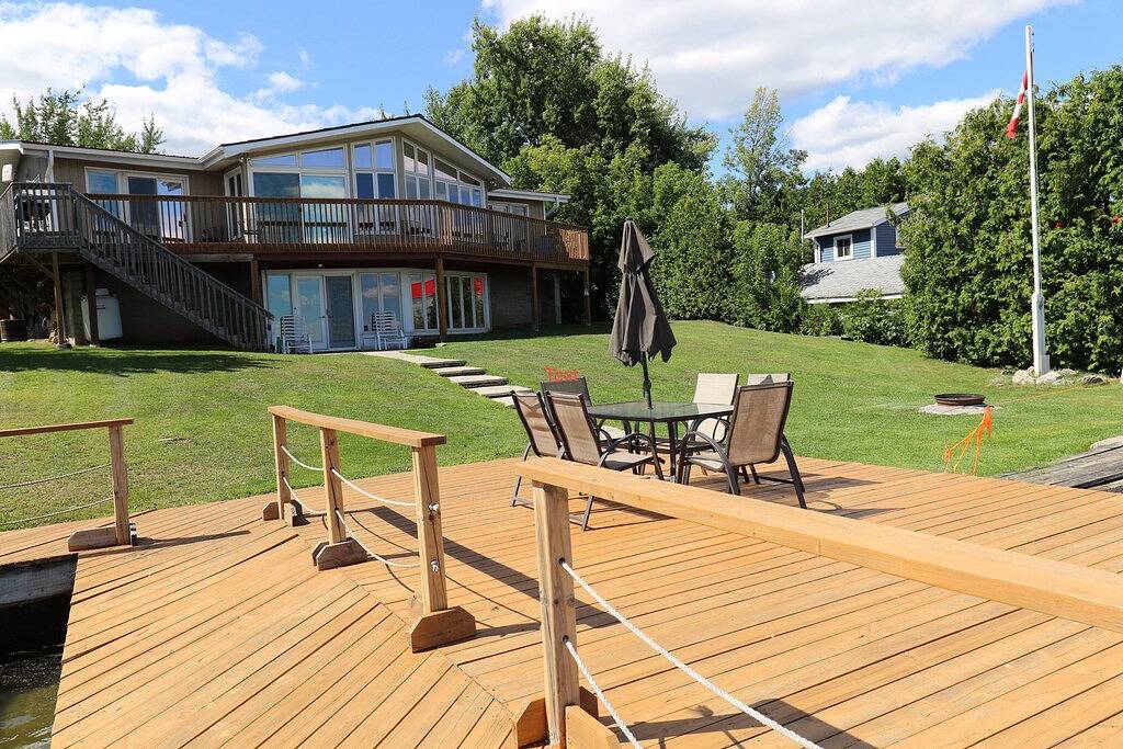 The Cedardale @ #Balsamlake mit Gästehäuschen. in Kawartha Lakes