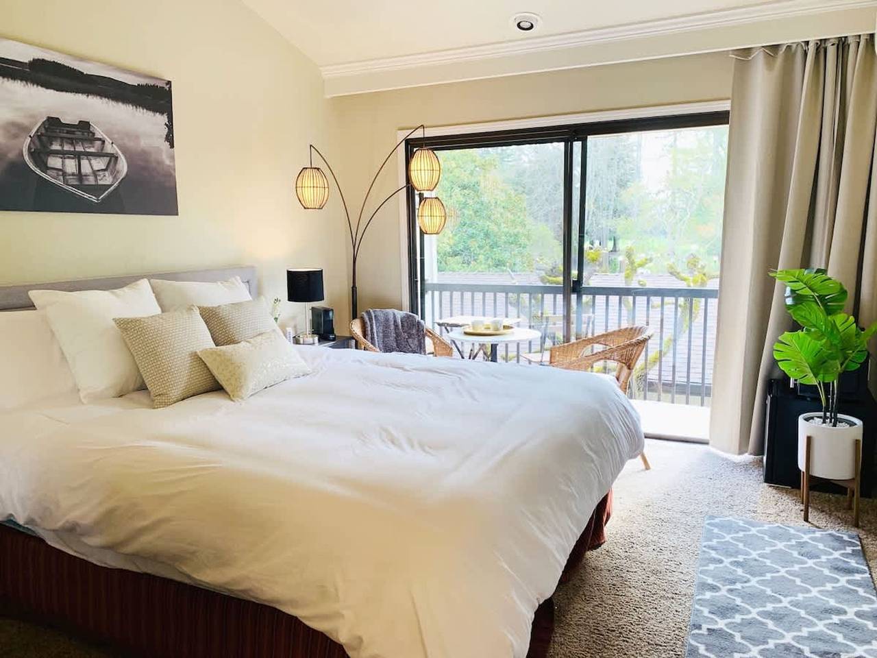 Entire apartment, Luxe Napa Escape   King Bed Near Top Wineries in Napa Valley