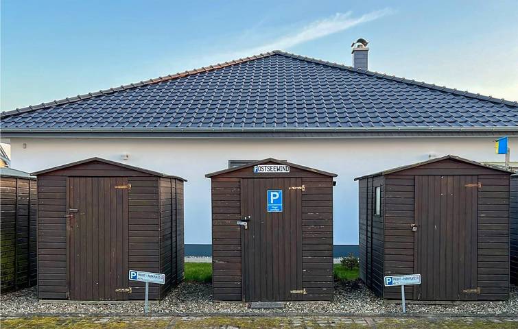 Ganze Ferienwohnung, Modernes Apartment mit Terrasse, Parkplatz & TV in der Nähe von Warnemünde Strand in Warnow - West, Rostock und Umgebung