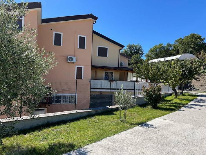 Appartamento per 6 persone, con Terrazza e Giardino nonché Panorama in Parco Nazionale Del Pollino