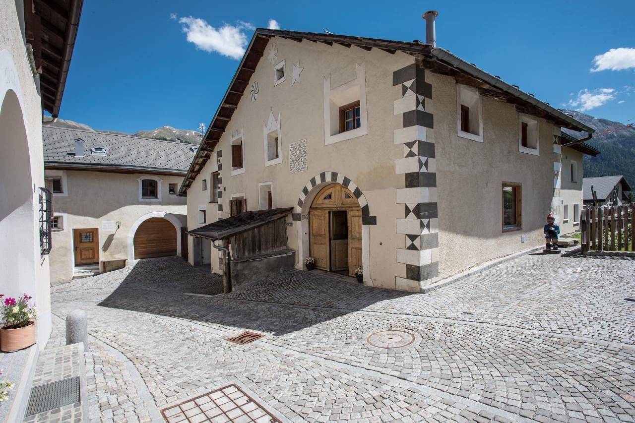 Chesa Paulina, Engadinerhaus vom 1550 in Zuoz, Oberengadin