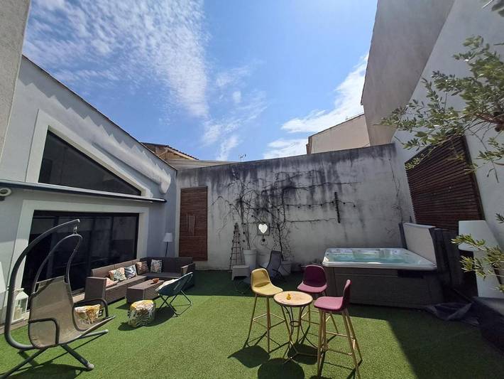 Location de vacances pour 8 personnes, avec jacuzzi et terrasse ainsi que jardin et piscine à Saint-Jean-de-Védas - 3