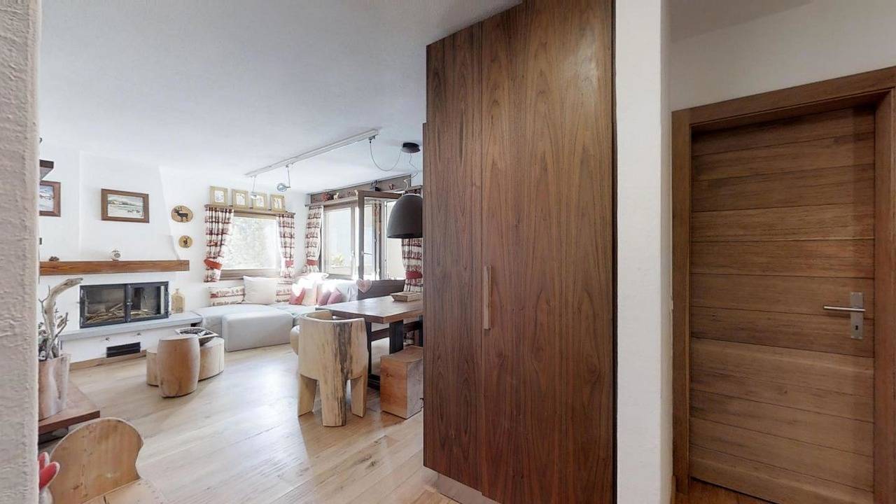 Appartement entier, Appartement de vacances pour 6 personnes avec balcon in Furtschellas, Segl
