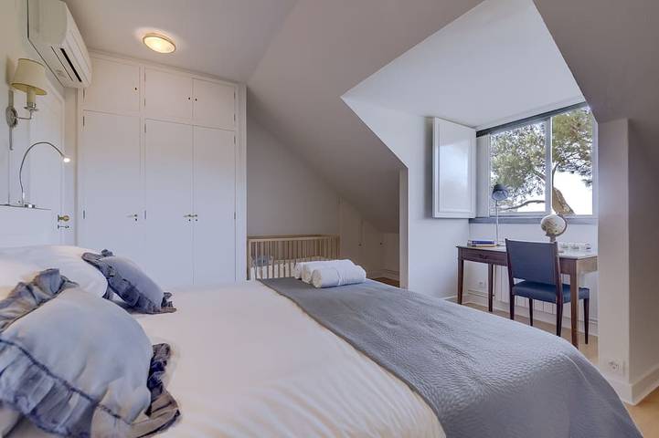 Location de vacances pour 9 personnes, avec balcon ainsi que jacuzzi et jardin, animaux acceptés à Estoril - 2