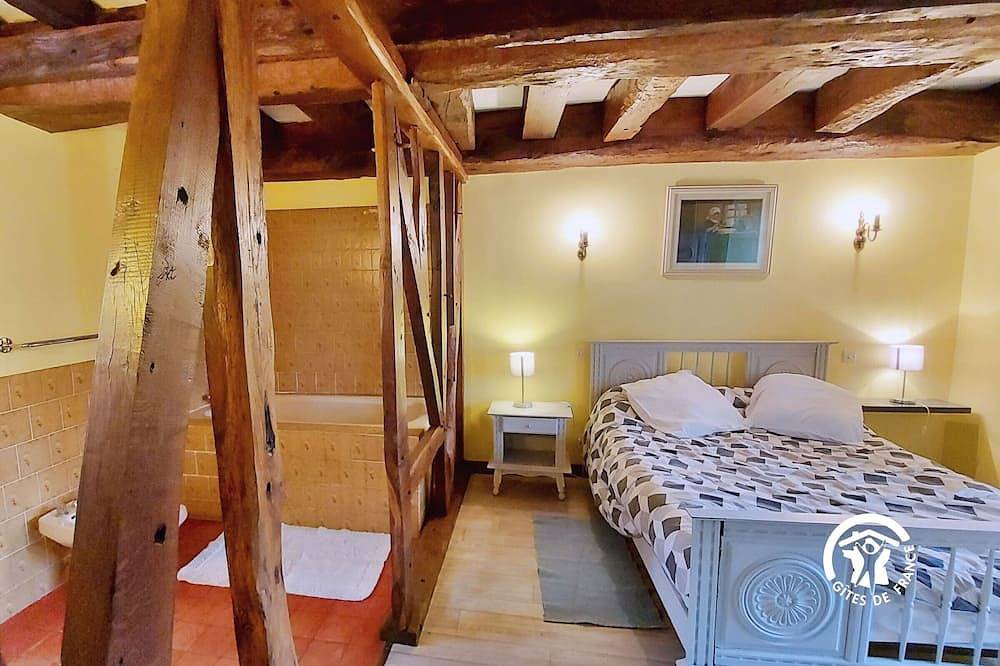 Maison rustique en pierre avec rivière, terrasse, pêche et randonnées - Saint-Mars-sur-la-Futaie in Saint-Mars-sur-la-Futaie, Mayenne