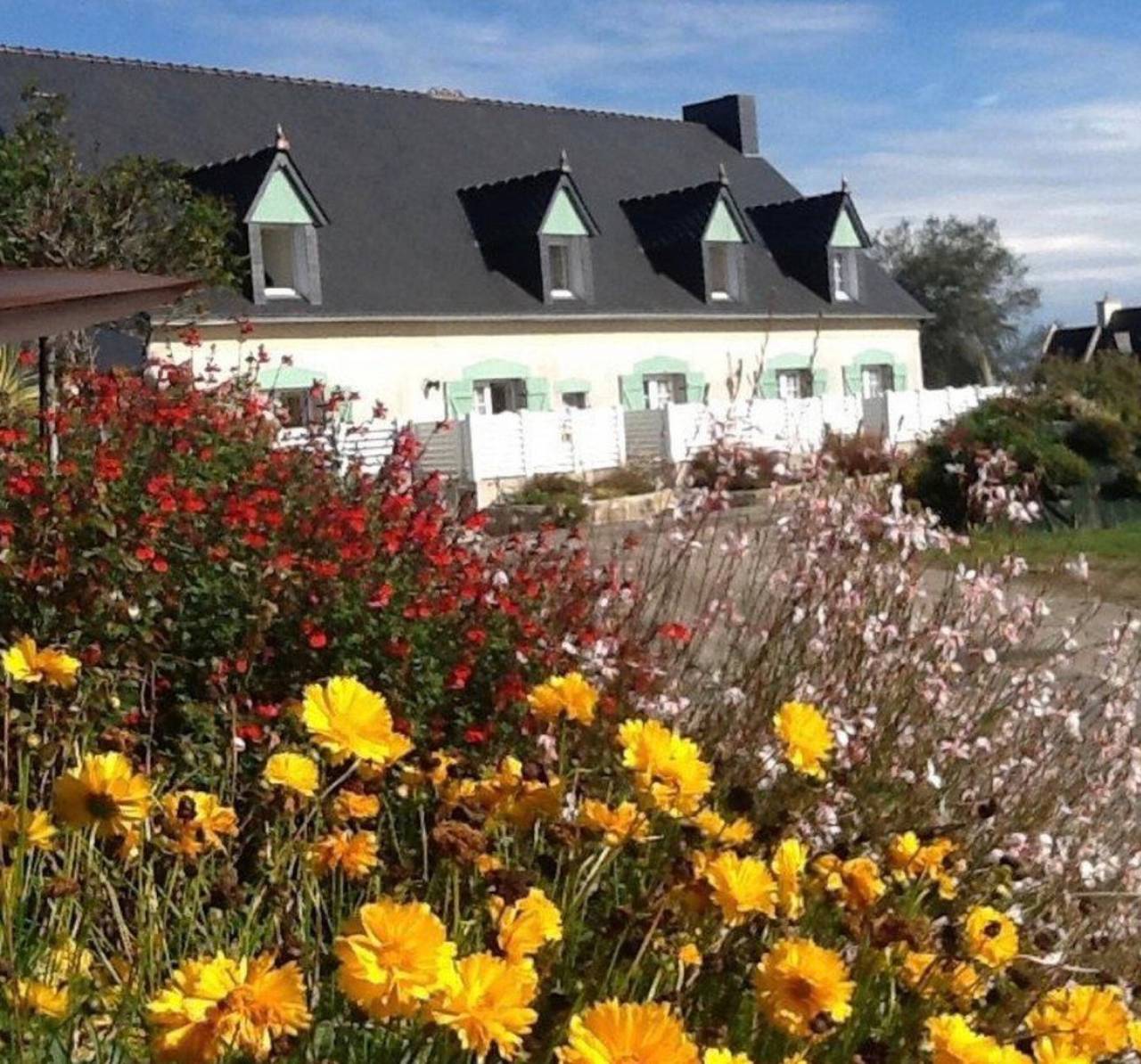 Maison de vacances « Gîte Bleuniou » avec terrasse privée et jardin partagé in Plomodiern, Iroise