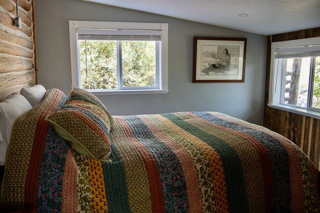 1907Creekside Cabin w/ hot tub & sauna; bike, hike, ski & fish- Go Back in Time in Pitkin County