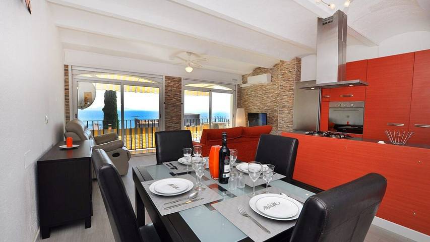 Gîte pour 7 personnes, avec terrasse dans Platja De Canyelles Petites - 2