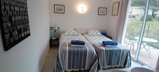 Cottage pour 2 personnes, avec terrasse et vue à Roquebrun