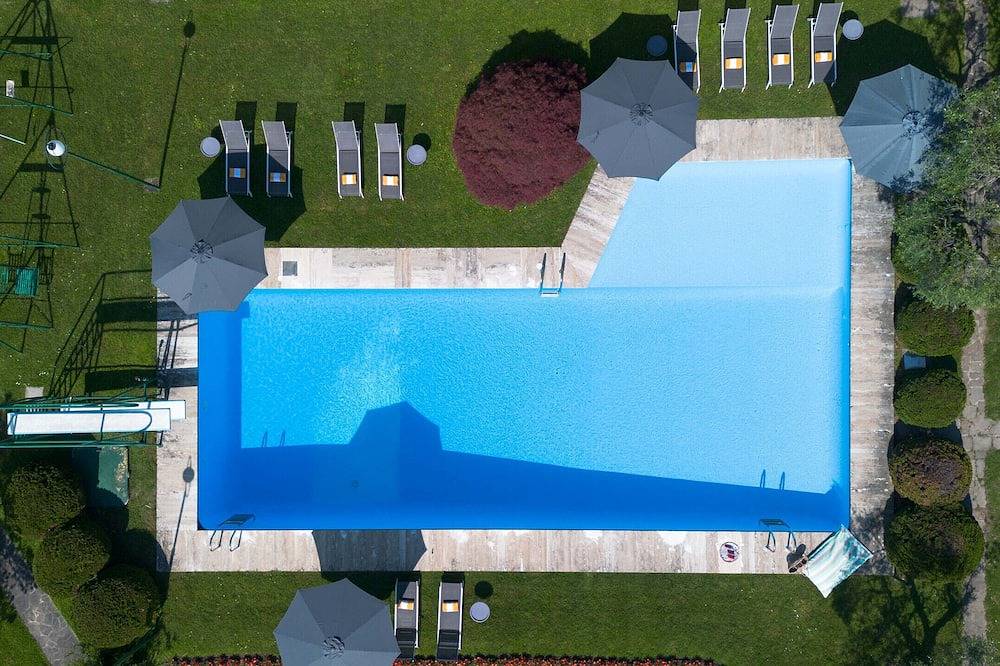 Villa Dolcelago Lake front in Moniga del Garda, Gardasee-Berge