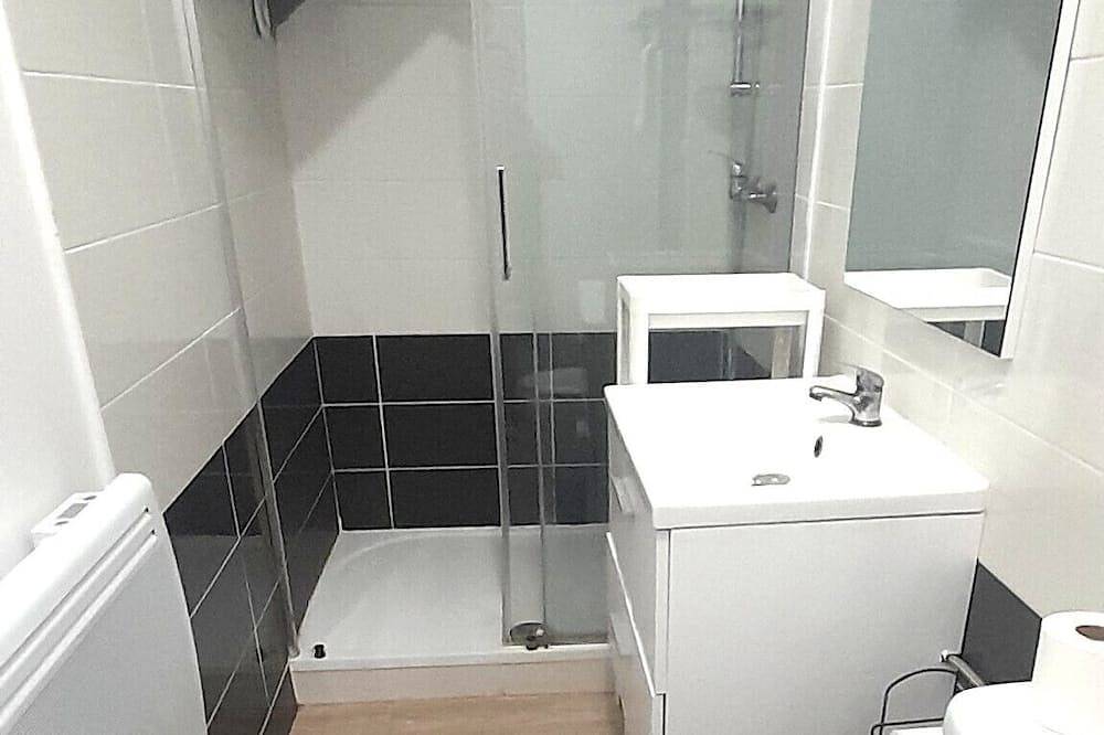 Entire apartment, Chez Benjamin -> Sleeps 2 to 4 in the center of Azay in Azay-le-Rideau, Loire Valley