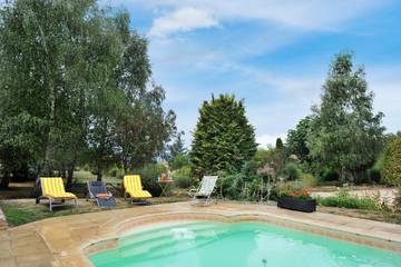 Gîte pour 6 personnes, avec terrasse ainsi que piscine et jardin en Haute-Loire