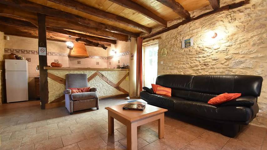 Location de vacances pour 6 personnes, avec jardin et piscine à Saint-Léon-sur-Vézère - 2