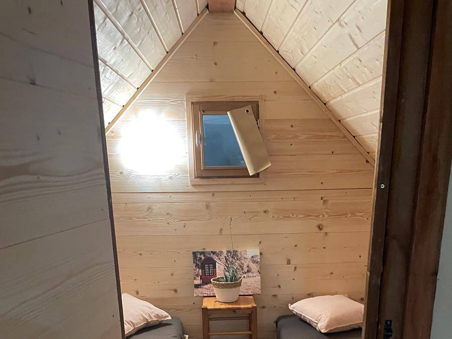 Flower Camping des Vallées - Tente 2 personnes - Tente Lodge Rando sur pilotis, 5,7m² 1 chambre avec terrasse sans sanitaire et cuisine in Saint-Brieuc, Côte de Goëlo