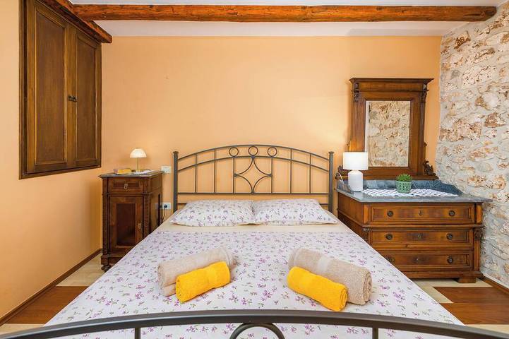 Entire apartment, Authentic Istrian House - Apartment with saltwater pool- 15 min from Kamenjak in Pula-Medulin, Pula