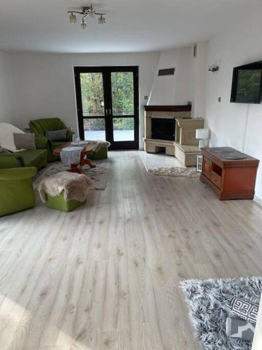 Apartament wakacyjny dla 12 osób, z Balkon i Jacuzzi oraz Taras i Ogród w Nowy Sącz
