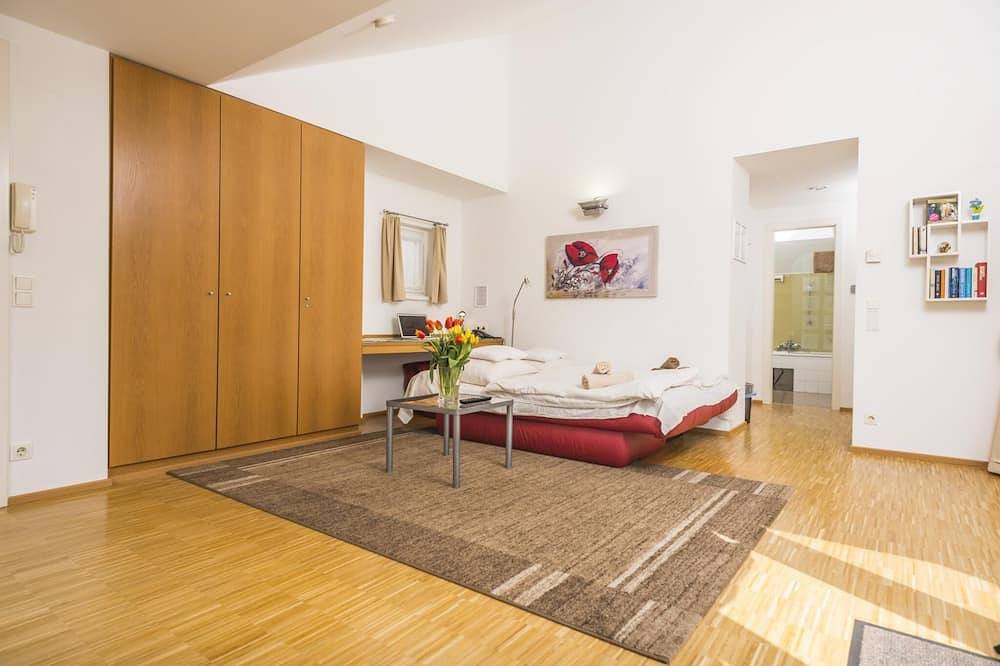 Ganze Wohnung, Apartment 1 penthouse with terrace in Hernals, Wien