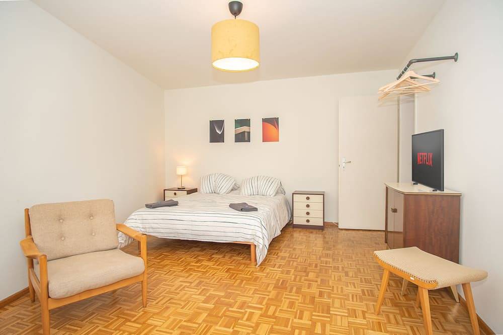 Ganze Wohnung, Modern 3-room apartment in the centre of Basel with balcony. in Basel, Aargau-Basel