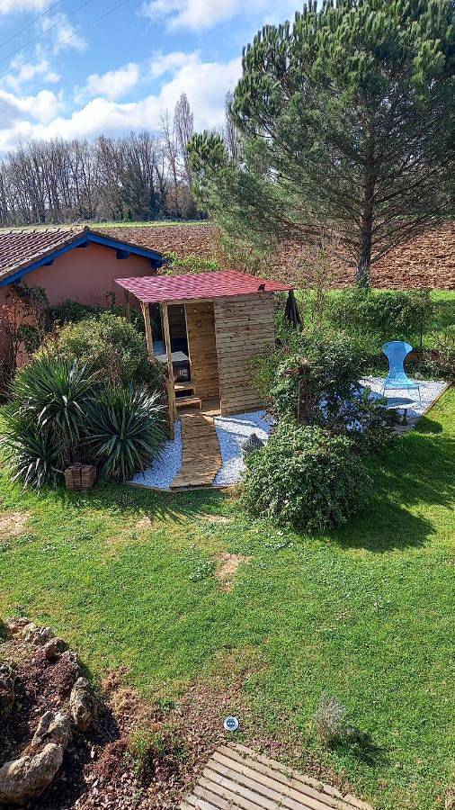 Arche de Lanoë jacuzzi in Labastide-Saint-Pierre, Tarn-et-Garonne