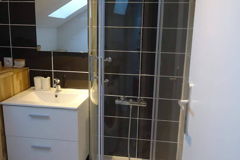Entire apartment, Nice duplex with terraces, jacuzzi, city fiber in Tarbes, Hautes-Pyrénées