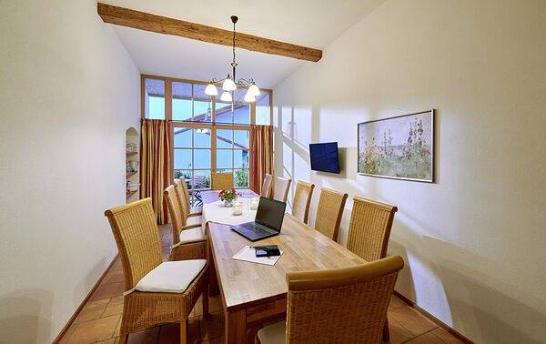 Ferienwohnung für 5 Personen, mit Balkon und Terrasse sowie Garten in Höslwang