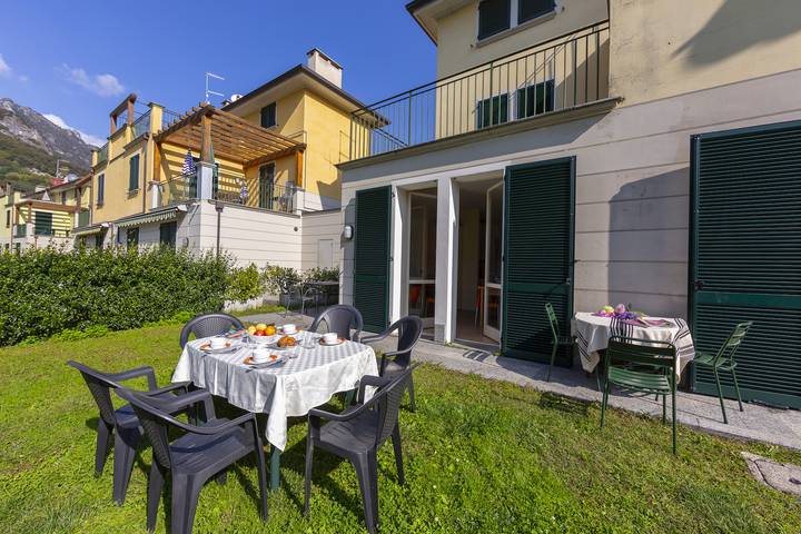 Ferienhaus für 8 Personen, mit Seeblick und Balkon, kinderfreundlich in Gemeinde Porlezza