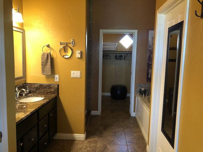 Vacation rental for 6 people, with hot tub and pool as well as terrace, with pets in Oro Valley