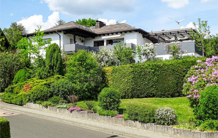 Ferienwohnung für 3 Personen, mit Terrasse und Garten sowie Ausblick in Dillenburg