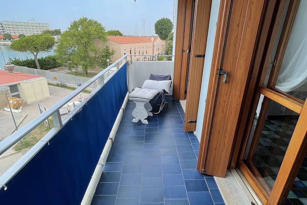 Entire apartment, Beautiful beachfront apartment with terrace in Porto Santa Margherita, Caorle